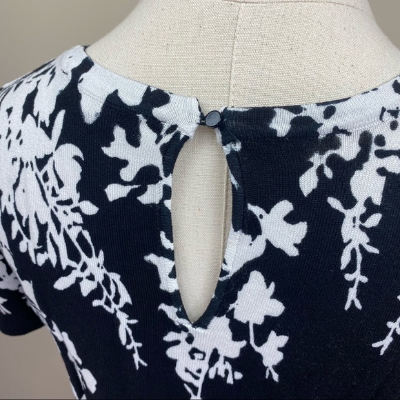 White House black market floral sweater shirt - Picture 4 of 6